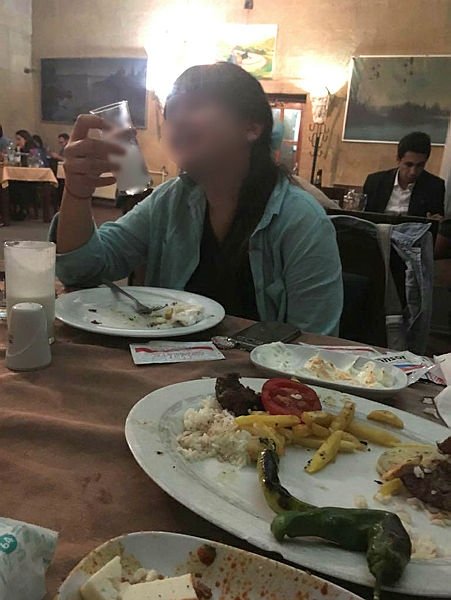 Uşak’taki skandal olayda flaş gelişme! Çocuklarına içki içiren anne ve baba gözaltına alındı