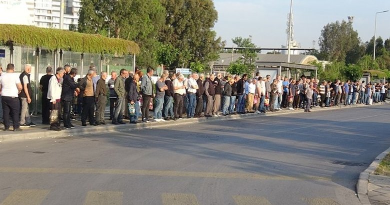 İzmir greve uyandı