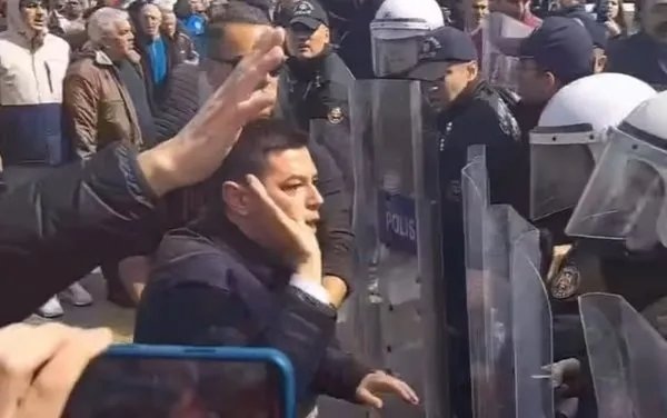 Muğla’da Marmaris Belediye Başkanı Acar Ünlü’den polise saldırı: Belediye başkanıyım lan ben, ahlaksız adam!