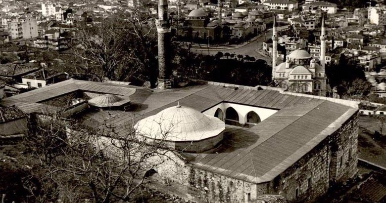 665 yıllık Manisa Ulu Camii ibadete hazırlanıyor