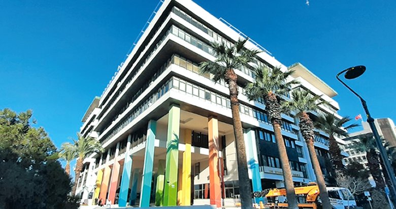 Son Dakika Izmir Buyuksehir Belediyesi Binasi Bosaltildi