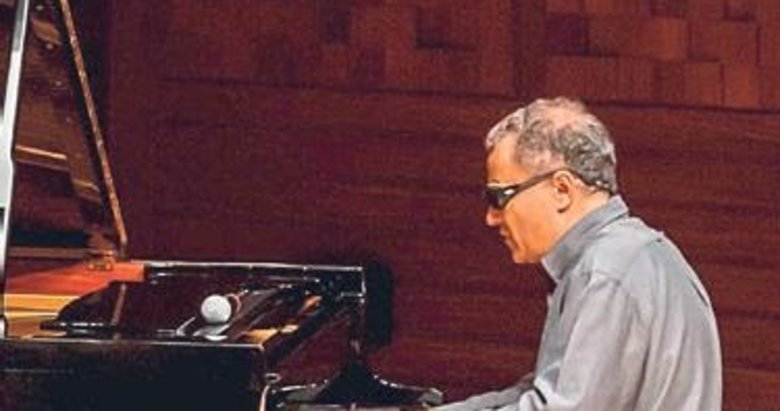 Caz piyanisti Genoud İzmir’de sahne aldı