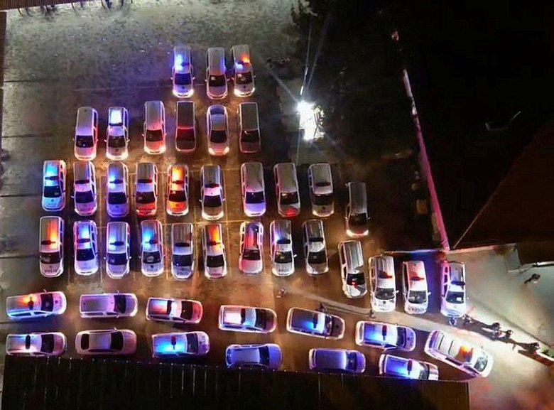 Milyonlarca liralık vurgun yapan 52 çete üyesi İzmir’de adliyede