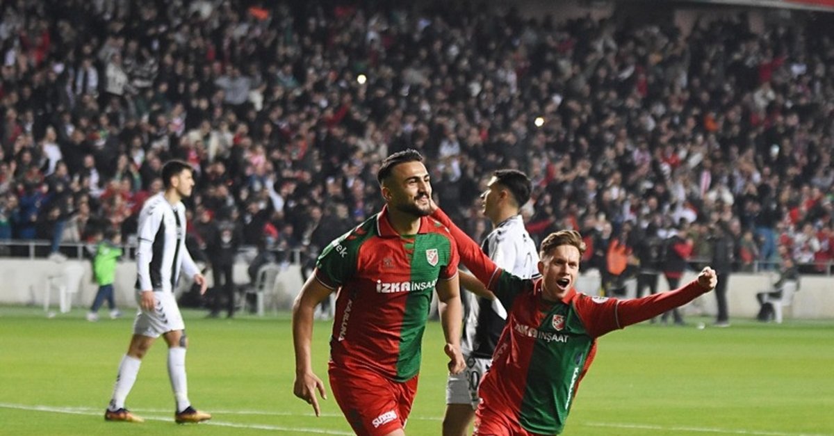 Karşıyaka'da Ömer Faruk müthiş döndü!