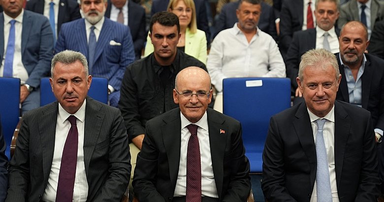 Hazine ve Maliye Bakanı Mehmet Şimşek, İzmir’de iş insanlarıyla buluştu
