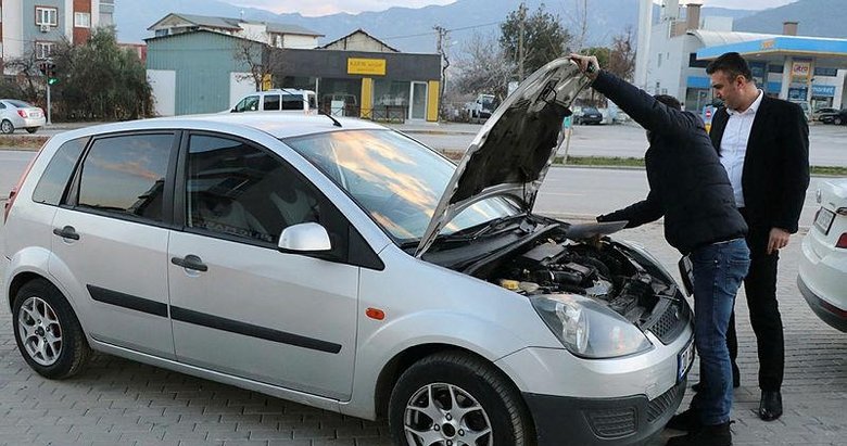 İkinci el otomobil aldı, hayatının şokunu yaşadı! Aracın yarısı...