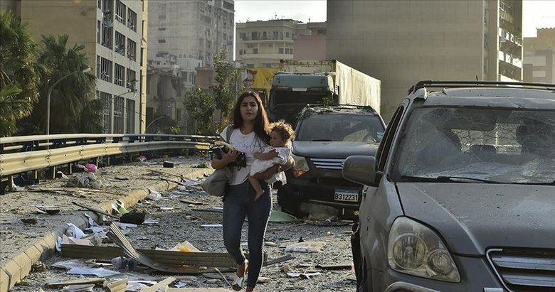 Beyrut’ta patlamanın ardından 2 hafta olağanüstü hal ilan edildi