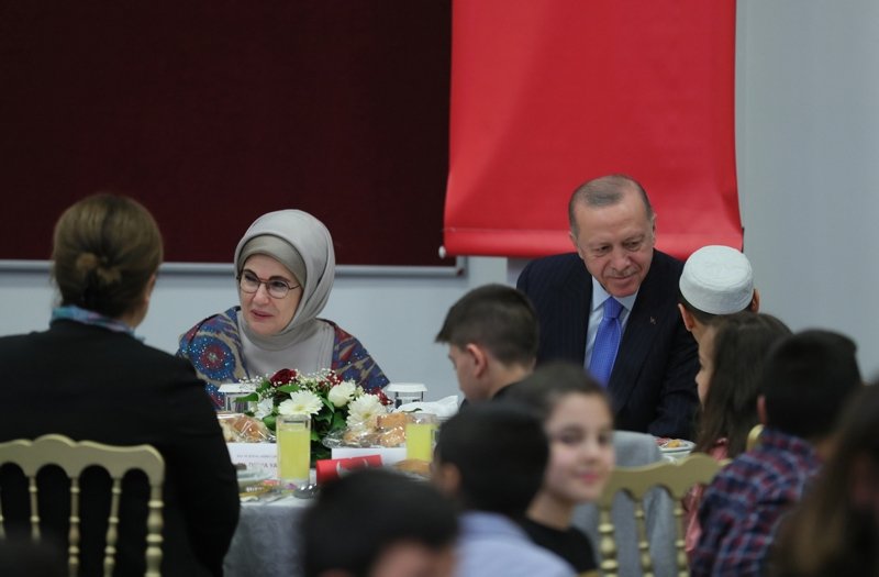Başkan Erdoğan çocuklarla iftar yaptı