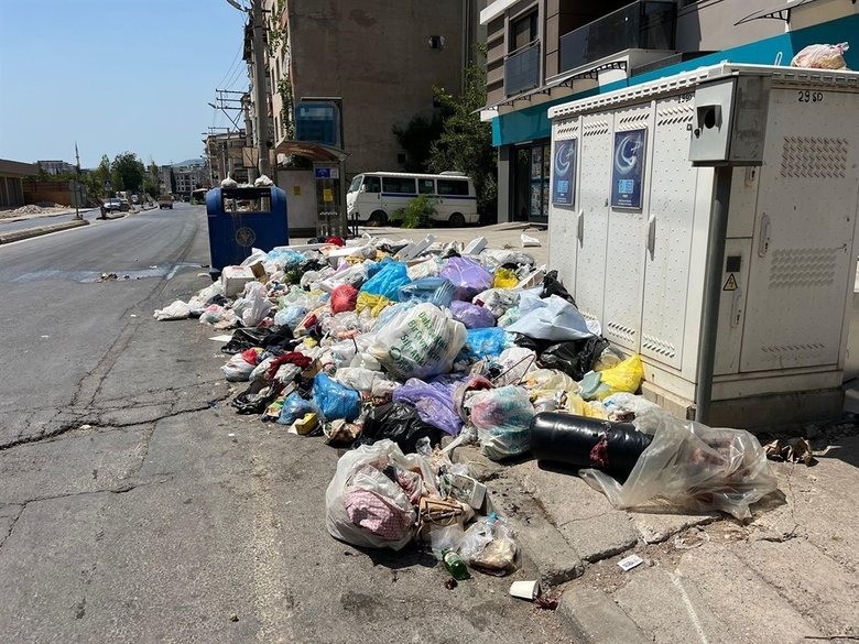 İzmir’de çöp sorunu bitmek bilmedi! Vatandaş duruma alıştı: Bakmamaya çalışıyoruz