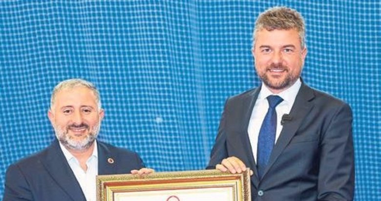 Buca’da Görkem Duman mazbatasını aldı