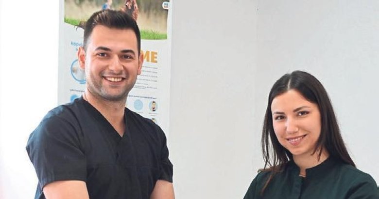 Akıllı kedi doğum için veterinere geldi