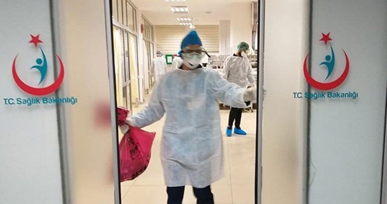 turkiye saglik calisanlari icin alkis tuttu