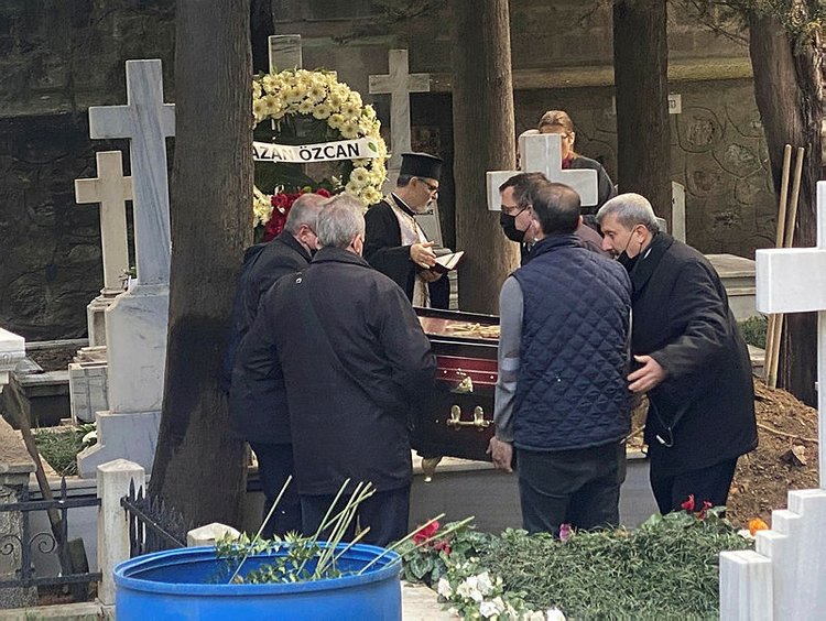 Oyuncu Ayla Karaca son yolculuğuna uğurlandı Sarmaşık Haberleri