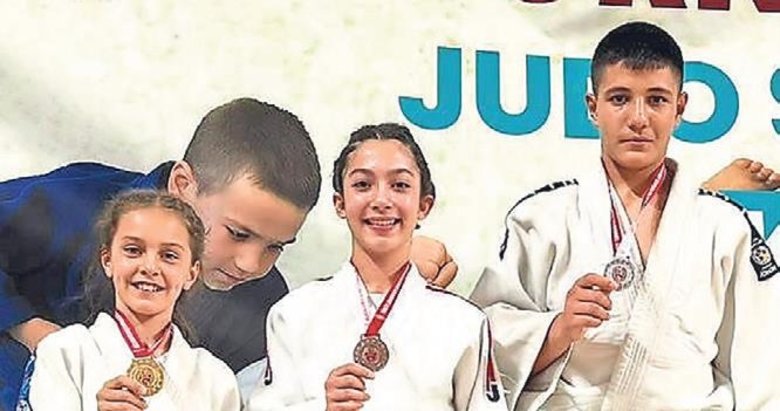 Salihlili judocular şampiyon oldu