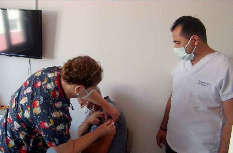 Türkiye’nin tek ’mavi’ ili Muğla aşılamada hız kesmiyor