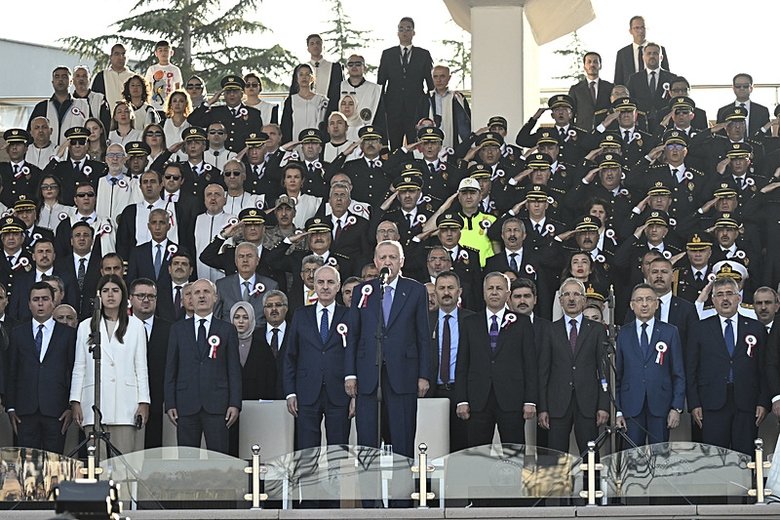 Başkan Erdoğan, Polis Akademisi Mezuniyet Töreni’nde önemli mesajlar verdi
