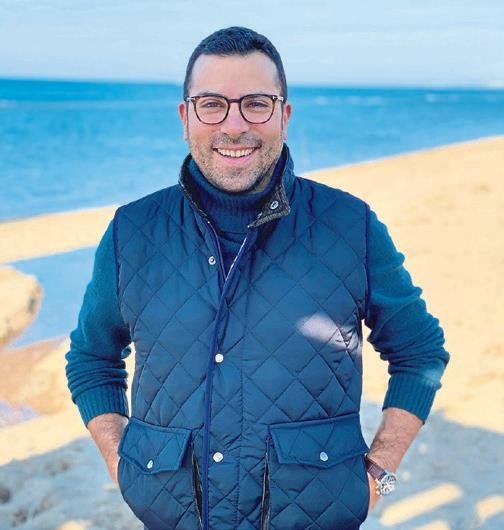 Dikili’de yüzerken antik liman buldu