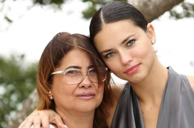 Demet Özdemir’in annesini gören şaştı kaldı! İşte ünlülerin anneleri 23 Aralık 2018