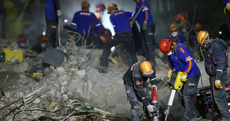 İzmir depreminde 7 kişinin hayatını kaybettiği Rıza Bey Apartmanı’nın ruhsatı 27 senelik!