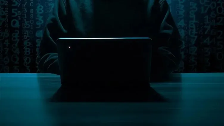 banka-karti-ve-iban-numarasi-yuzunden-hayati-karardi-dolandirici-ilan-edildi-interpol-bile-pesine-dustu-1782206437590.jpeg