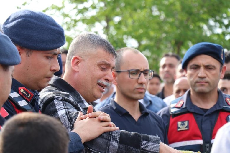 Cinayete kurban giden kızının ardından gözyaşı döktü