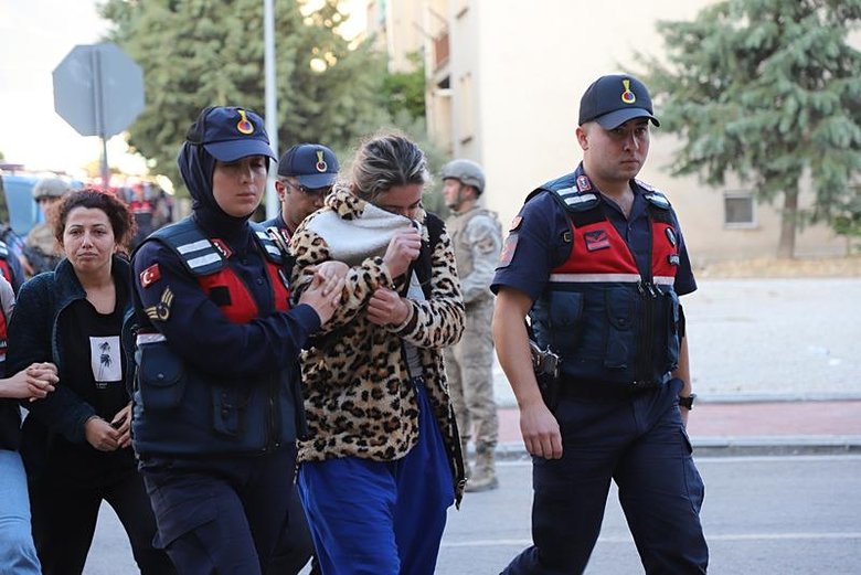 20 milyon liralık sahte ilan vurgunu! Talimatları yerine getirmeyen örgüt üyelerine işkence yapmışlar