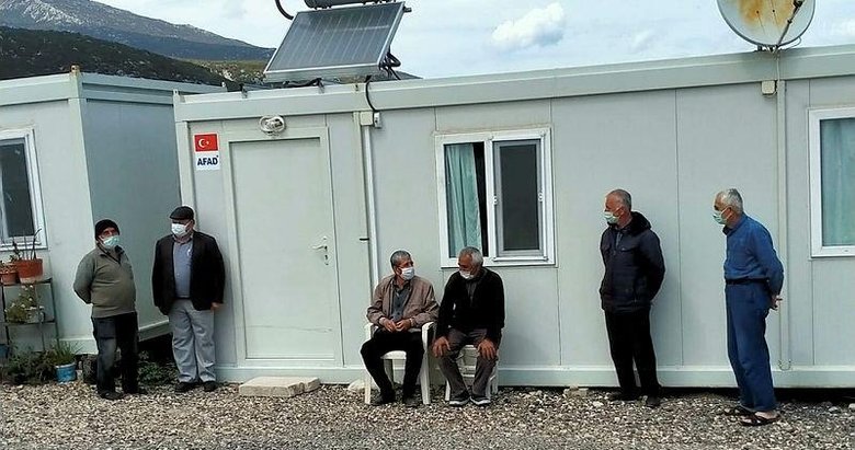 Soyer söz verdiği destek ödemesini yapmadı, depremzedeler ona seslendi