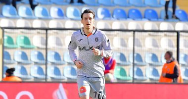 Yıldız oyuncu Mesut Özil, futbolu bıraktı