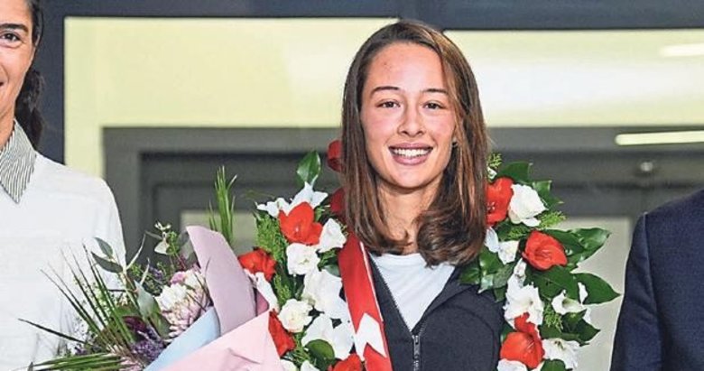 Zeynep Sönmez’e büyük onur