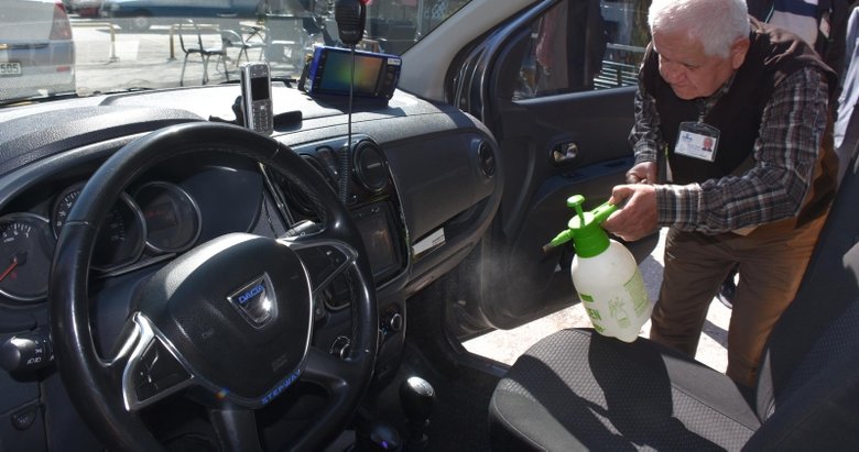 İzmir’deki taksilerde koronavirüs önlemi
