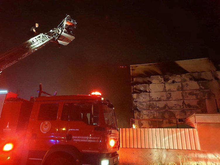 İzmir’de alevli gece! Fabrika yangınları korkuttu
