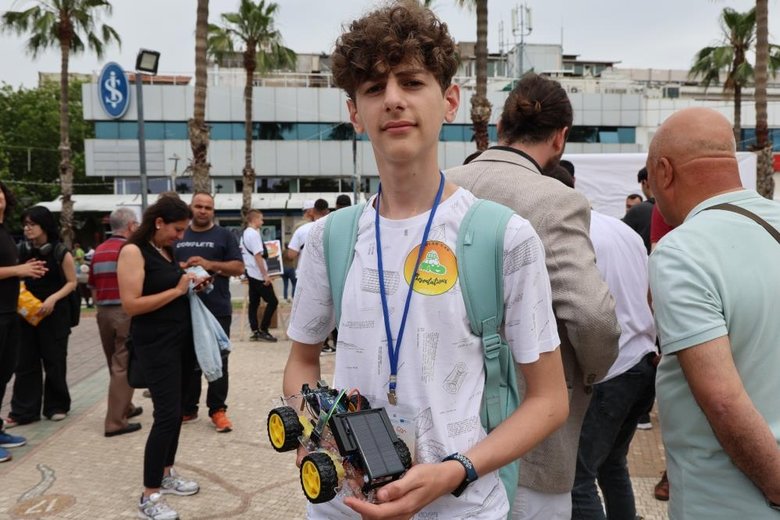 İzmir’de güneş enerjisiyle çalışan minyatür araçlara yoğun ilgi