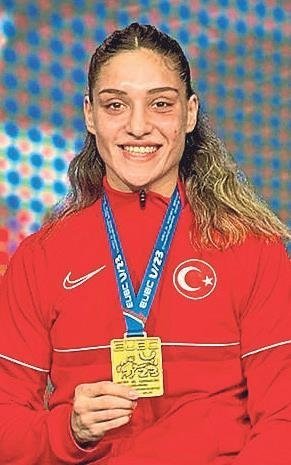 Buse ve Büşra finale yükseldi