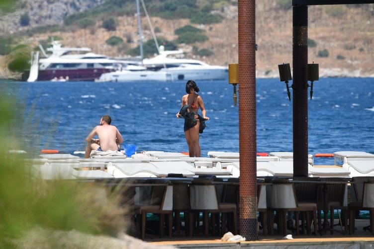 Zehra Çilingiroğlu sevgilisi Alaattin Kadayıfçıoğlu ile Bodrum tatilinde
