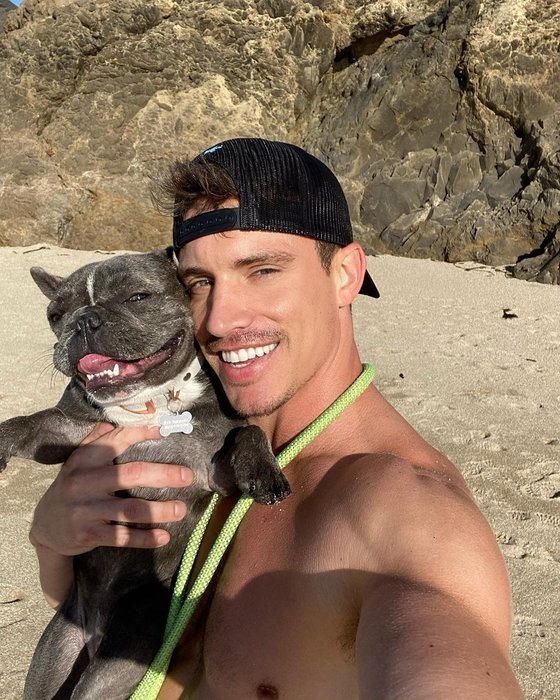 Ünlü model ve sosyal medya fenomeni balkondan düşerek hayatını kaybetti