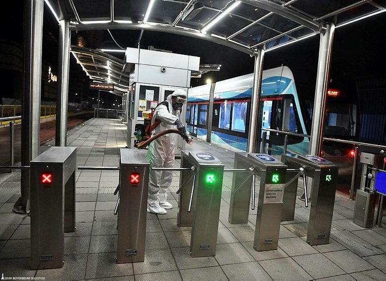 İzmir’de koronavirüs önlemleri! Dezenfekte çalışmaları hız kazandı