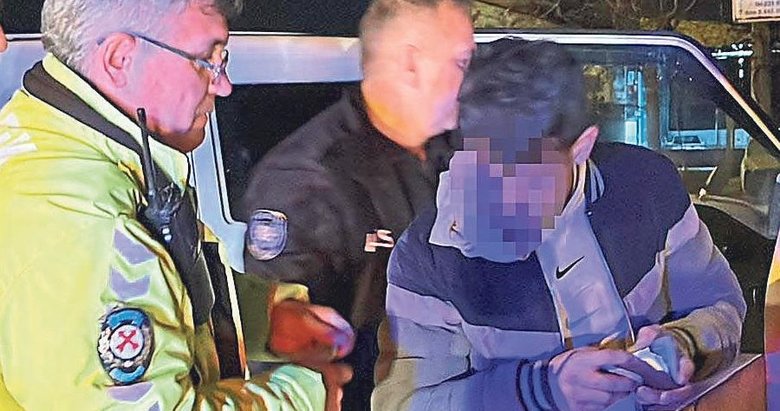 Alkollü sürücü polisten kaçarken ağaca çarptı!