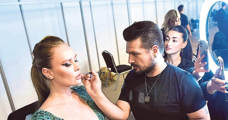 Podyum arkasında renkli koşturmaca