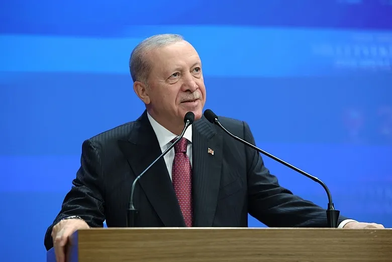 Son dakika: İzmir Büyükşehir Belediye Başkanı Cemil Tugay AK Parti’ye katıldı! Rozetini Başkan Erdoğan taktı