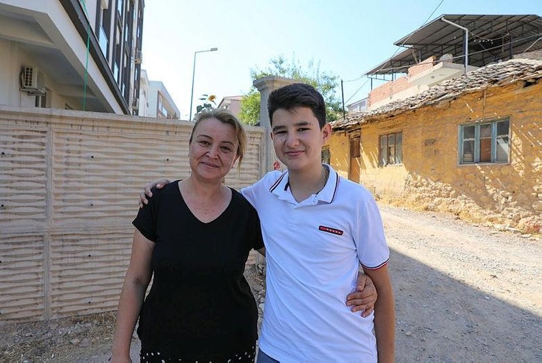 İzmir depreminin simge isimlerinden Günay, geçirdiği ameliyatların ardından futbol oynamaya başladı