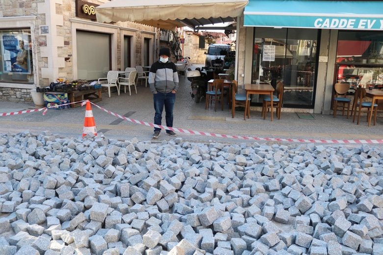 Foca Da Kara Taslarin Sokulmesini Koruma Kurulu Durdurdu