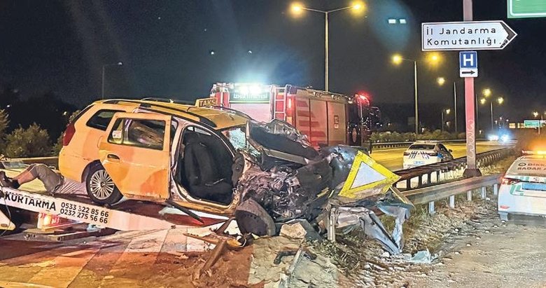 Taksi bariyere çarptı: 1 ölü, 5 yaralı
