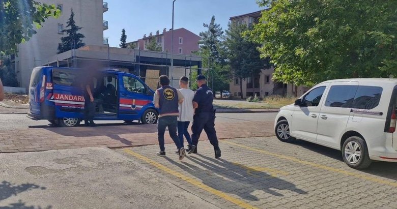 Pencereden giren hırsız düğün öncesi altınlarını çaldı