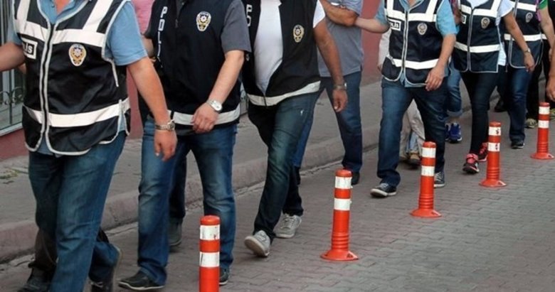 İzmir merkezli FETÖ operasyonunda 6 tutuklama