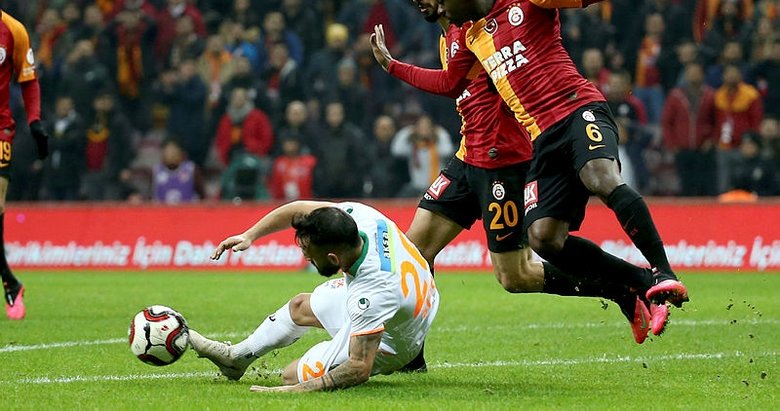 Galatasaray’a 3 gol yetmedi! Kupaya veda ettiler