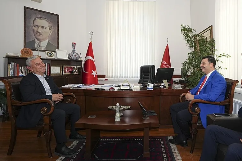 ak-parti-genel-sekreteri-inandan-engelleniyoruz-tepkisi-kimse-mikrofon-basina-gecip-1787317338283.jpeg