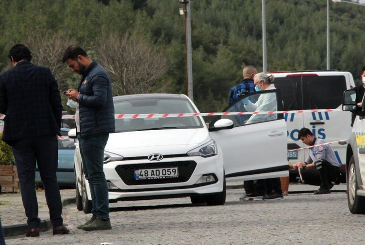 Hastane otoparkındaki araçta başında poşetle ölü bulundu