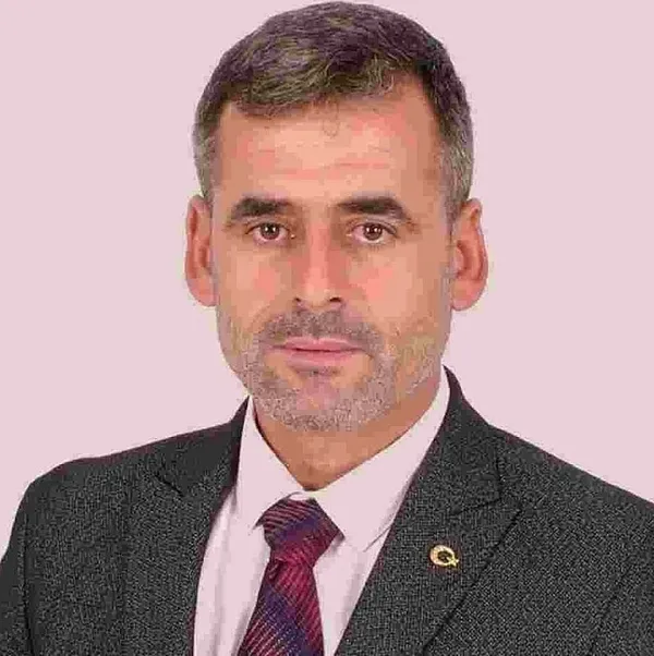 afyonkarahisarda-belediye-baskanina-silahli-saldiri-oglu-arbedede-yaralandi-1783411234119.jpeg