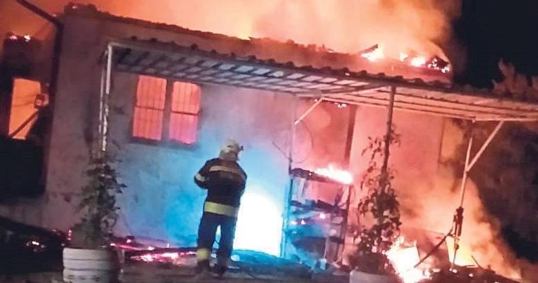 Engelli adam evi saran alevlerden kaçamadı