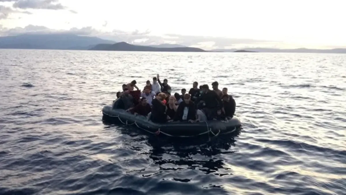 İzmir Açıklarında 34 Düzensiz Göçmen Yakalandı